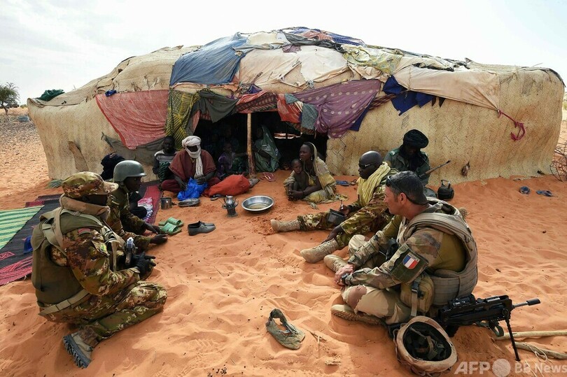 対テロ戦のマリ駐留仏軍が撤退へ 軍政との関係悪化で