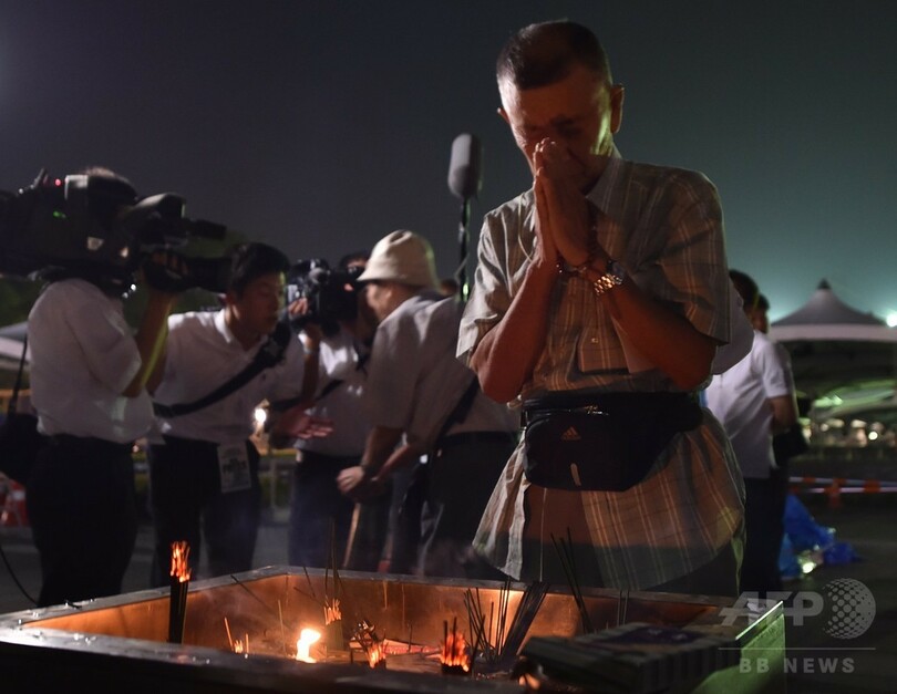 原爆投下から70年、平和記念公園で祈り