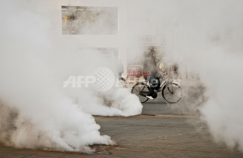 下水管から立ち上る蒸気、中国
