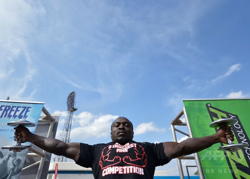 最強の男ついに決定!? 丸太やタイヤで力比べ ケニア