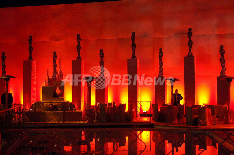 ＜第64回ゴールデングローブ賞＞HBO主催アフターパーティーにジェレミー・アイアンズが登場 - 米国