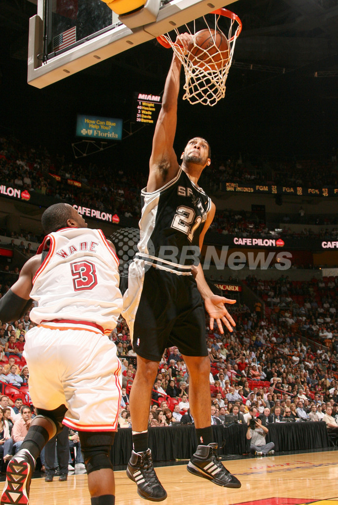 スパーズ ヒートとの接戦を制す