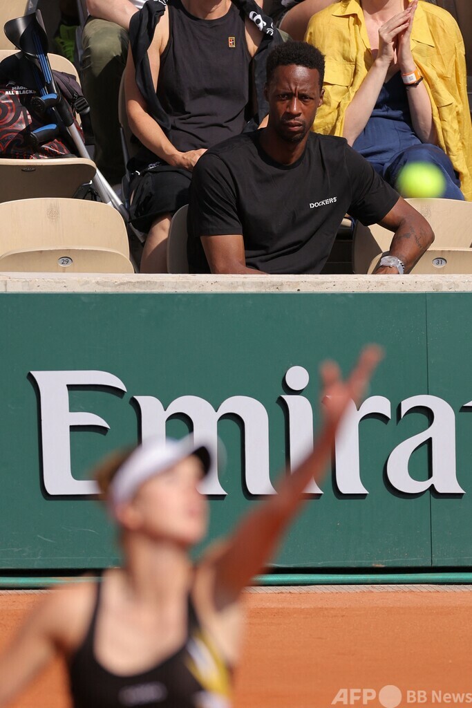 スビトリーナ逆転勝ちで3回戦へ モンフィスは負傷棄権 全仏OP