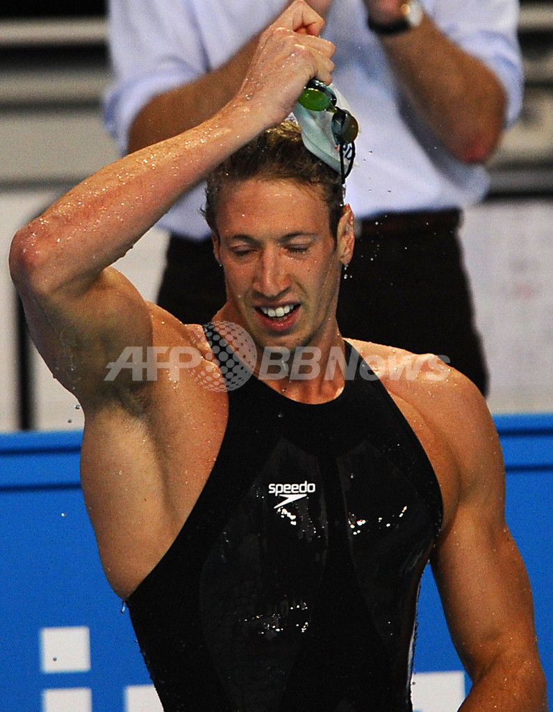 ベルナール 世界記録で男子100メートル自由形を制す