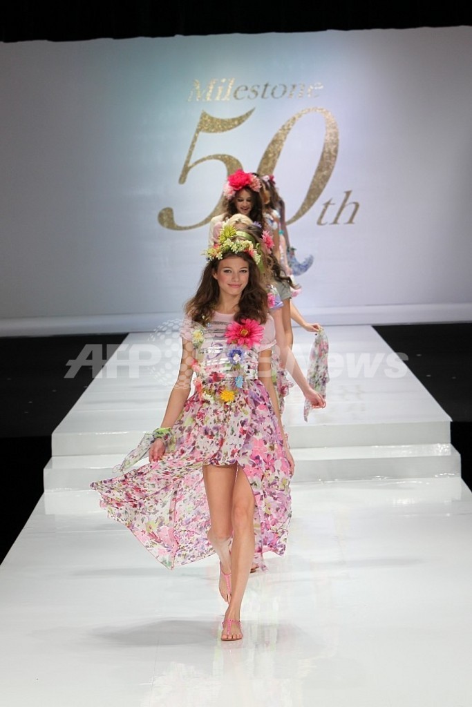 ユキトリイ、デザイナー50周年記念ファッションショー