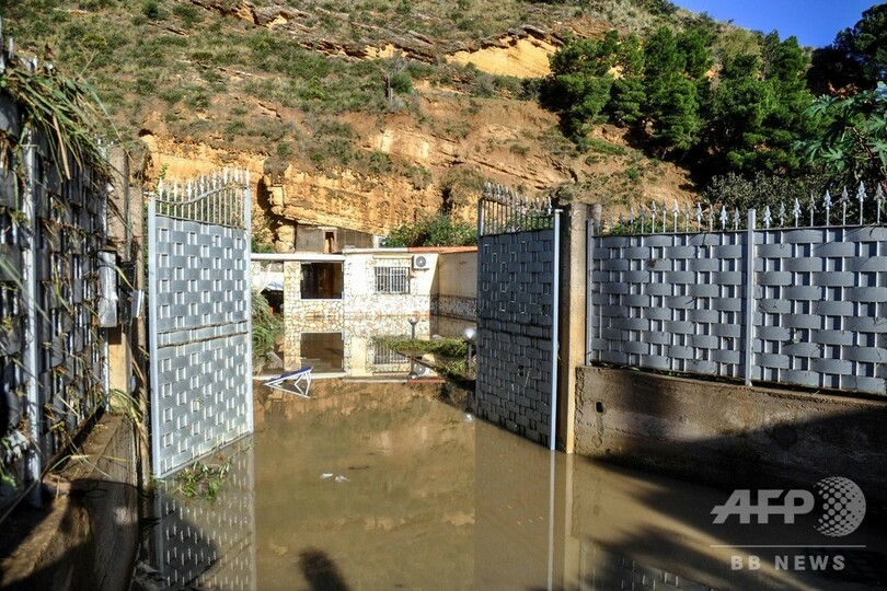 暴風雨続くイタリア、洪水で1家族の9人含む12人死亡