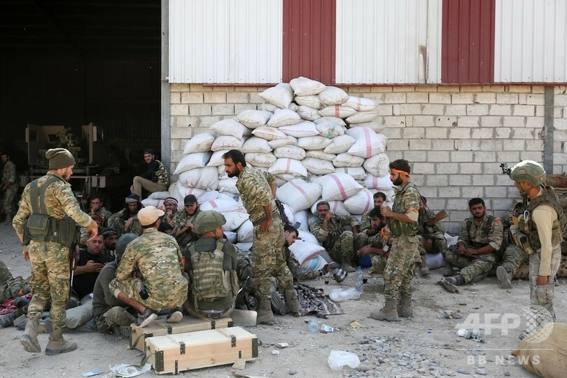 トルコ軍、クルド人地域への攻勢強める 国境の町に侵攻