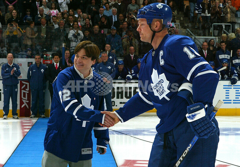 マイク・マイヤーズ メープルリーフスvsペンギンズ戦を訪れる