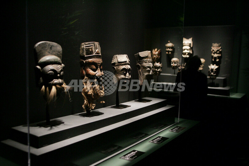 中国の追儺の儀式で使われた珍しい面らが展示される - フランス