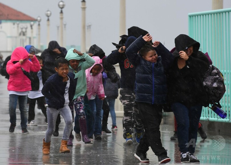 米カリフォルニア州に最大規模の暴風雨、感電死や停電被害