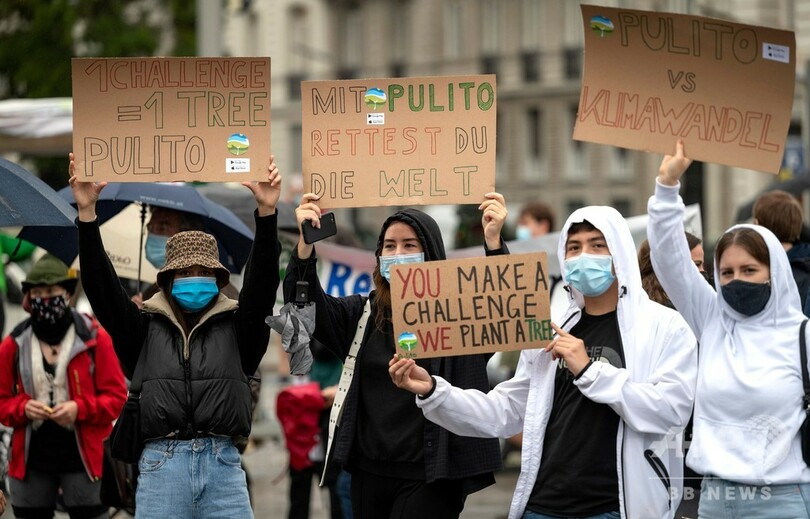 欧州各地で気候変動対策訴えるデモ マスクの若者数千人