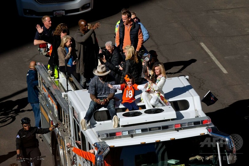 スーパーボウル優勝のブロンコスが凱旋パレード