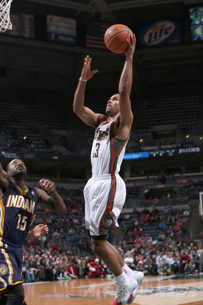 ペイサーズ、主力メンバー全員休養もバックスに勝利