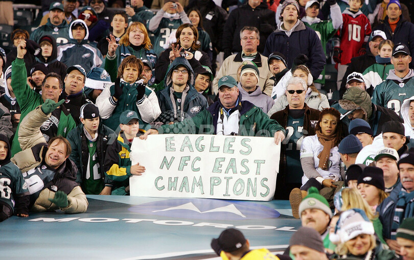 ＜06NFL・第17週＞イーグルス ファルコンズ降しNFC東地区で優勝 - 米国