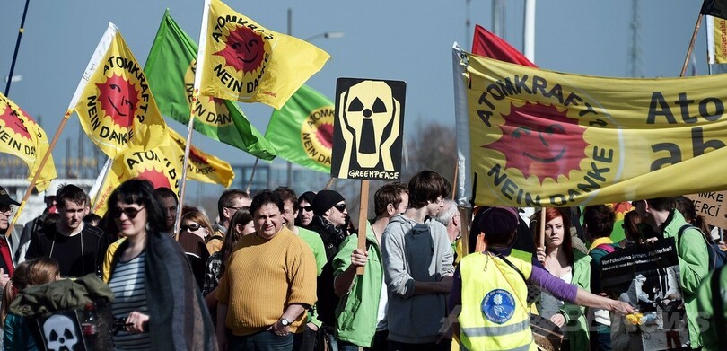 仏独国境で脱原発デモ、福島事故から3年控え
