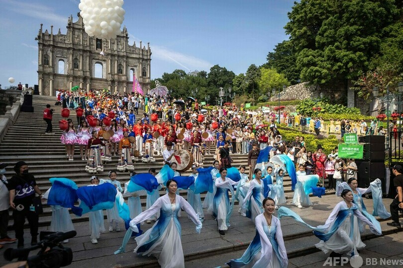 【今日の1枚】青空に映える風船ダンス マカオ