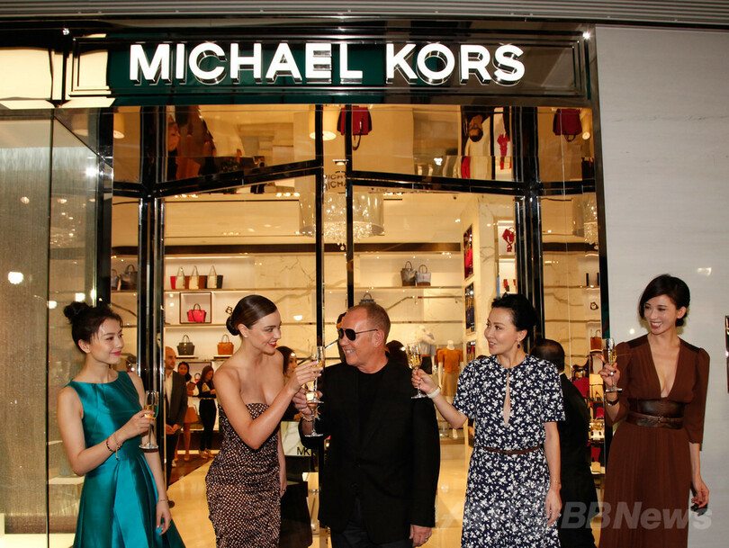 「マイケル・コース」上海旗艦店で記念イベント、ミランダ・カーらも出席