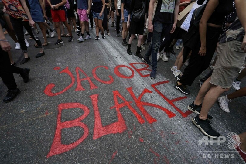 黒人男性、背後から警官に銃撃され重体 発砲7回 米ウィスコンシン