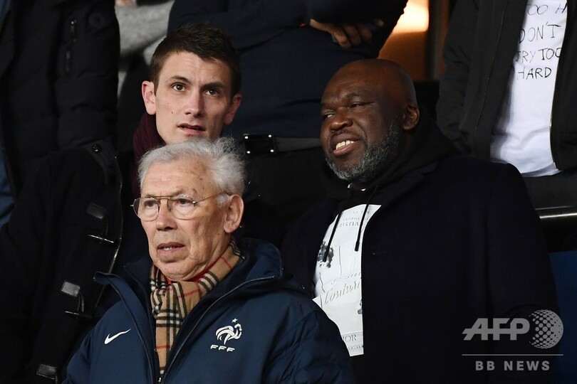 PSGが乱打戦制す、カヴァーニがクラブ200得点もネイマール退場