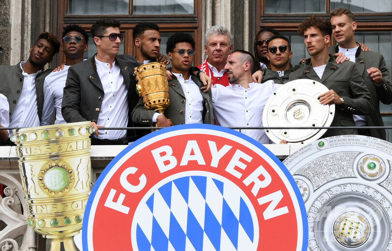 バイエルンが2冠の祝勝会、退団のリベリやロッベンも参加