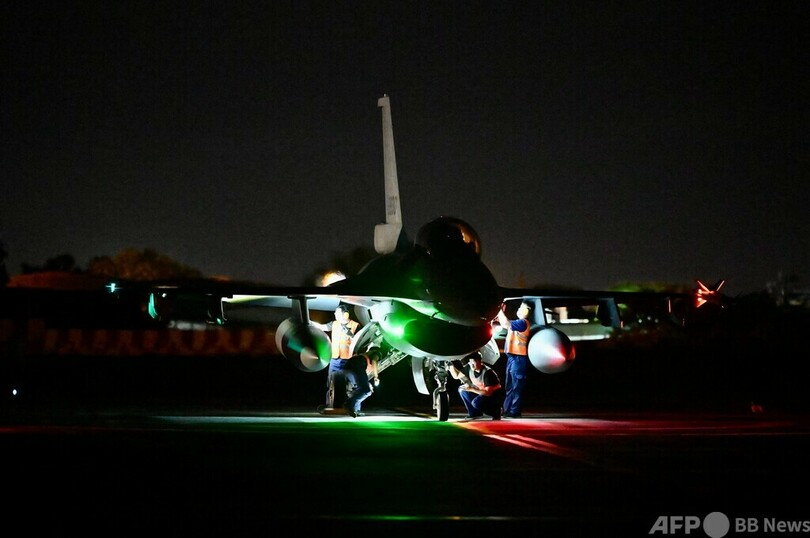 台湾、最新鋭戦闘機を誇示 中国軍の大規模演習受け
