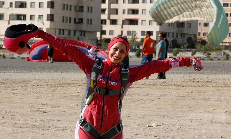 ステレオタイプを破れ、女性だってスカイダイビング イラン