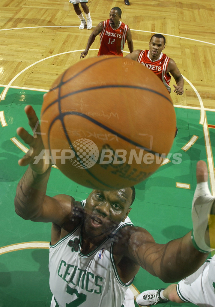 ＜06-07NBA＞ロケッツ セルティックスに完勝し連敗を止める - 米国