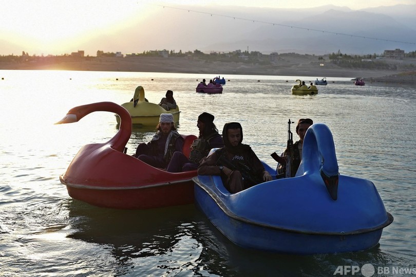 タリバン戦闘員、遊園地で羽伸ばす 娯楽禁止の懸念よそに
