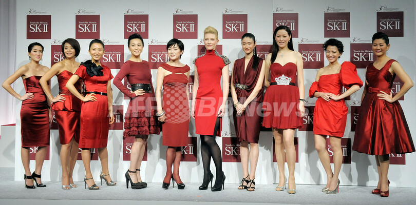 「SK-II」30周年記念イベント、小雪ら美人アンバサダー10人が登場