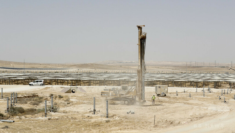 砂漠に高さ世界一のソーラータワー建設中 イスラエル