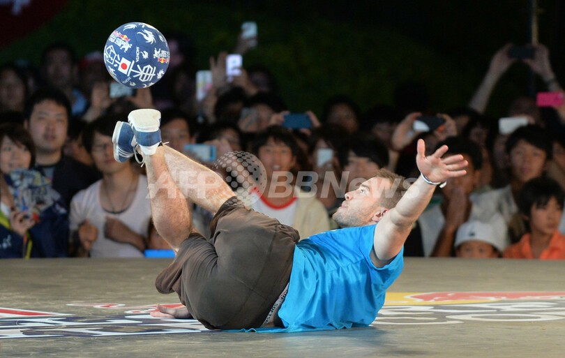 増上寺でリフティング世界大会、ポーランドのジモンが優勝
