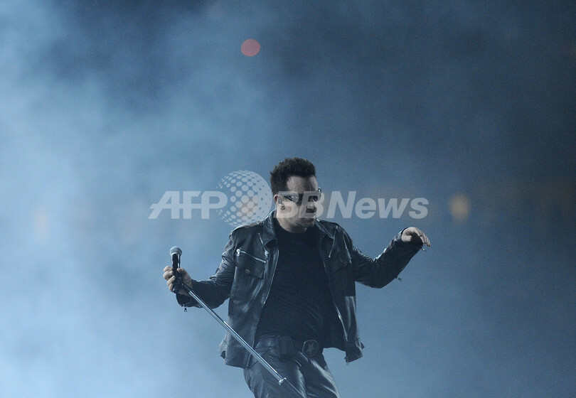 U2のボノ、「ボーア人を殺せ」の歌を擁護？南アで物議