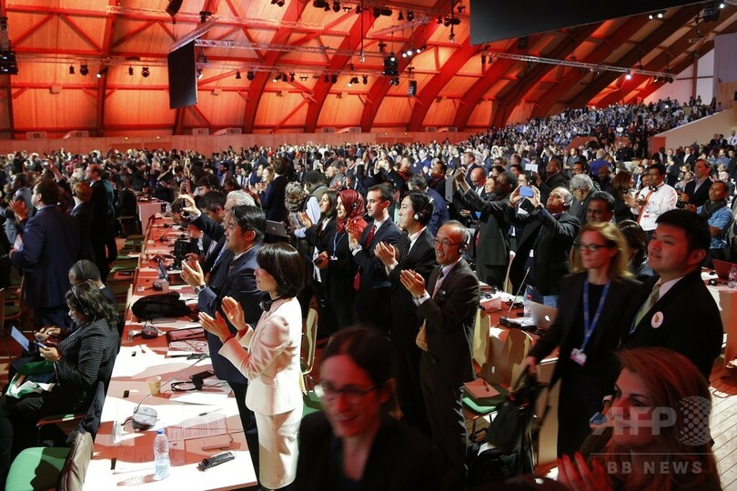 歴史的合意 「パリ協定」採択してCOP21閉幕