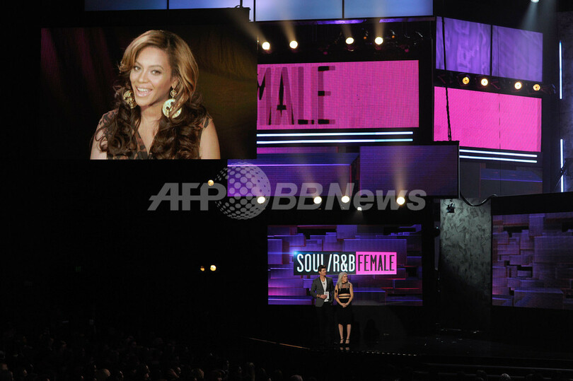 アメリカン・ミュージック・アワード、豪華アーティストによるパフォーマンス