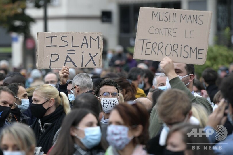 仏、イスラム過激派の一斉家宅捜索 教師殺害は「宗教令」と内相