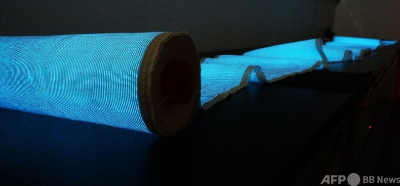 スカーフで情報伝達？ 中国の研究者ら、発光繊維のスマート生地を開発