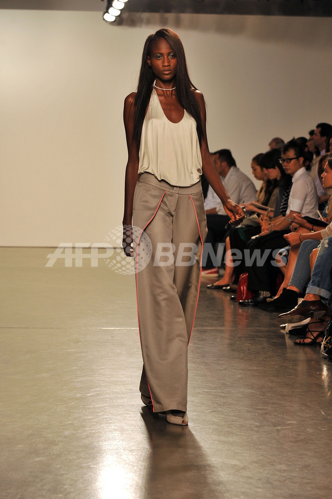 ＜09年春夏NY・コレクション＞ドゥーリー、新作を発表