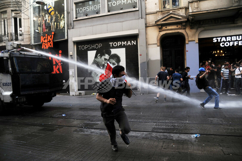 トルコ、反政府デモで閉鎖された公園を一般市民に開放へ