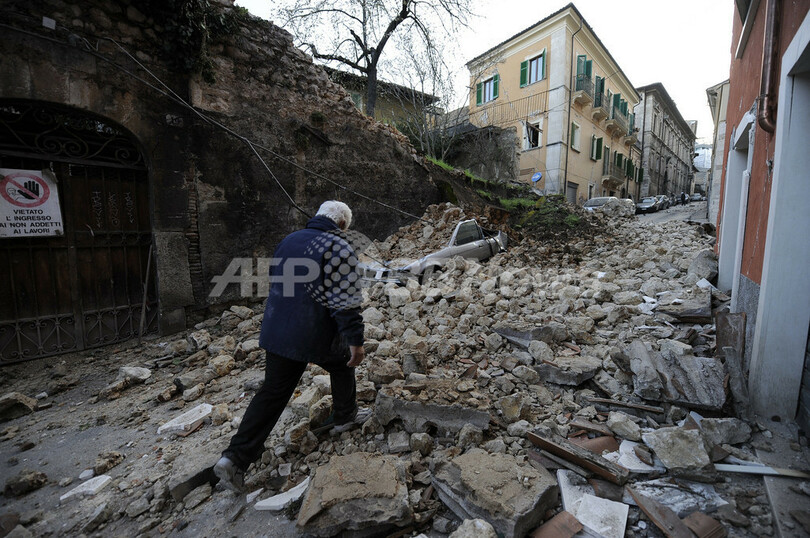 イタリア中部で強い地震、建物倒壊 死者増加の恐れ