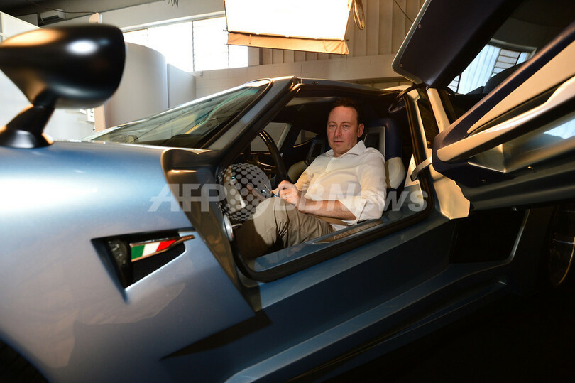 伊高級自動車メーカーの限定スーパーカーはいかが？