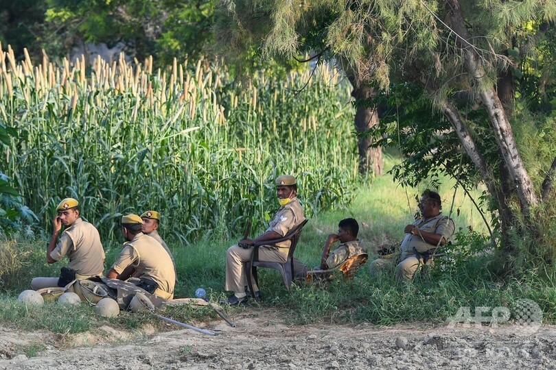 カースト最下層女性集団レイプ死、警察が遺族の意思に反して遺体を火葬