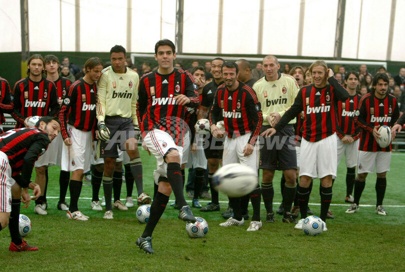 ACミランの練習場にオールブラックスが登場