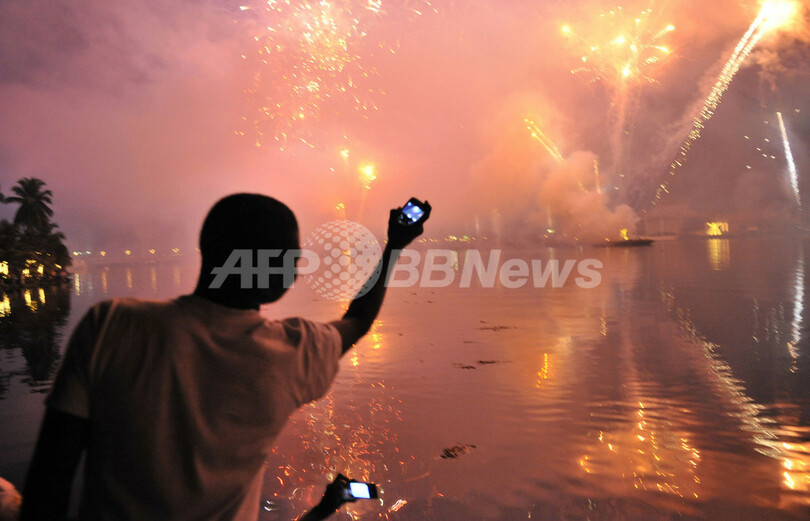 世界各地で新年を祝う花火と光のショー