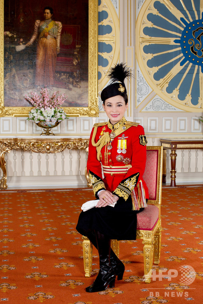 タイ王室、スティダー新王妃の写真公開