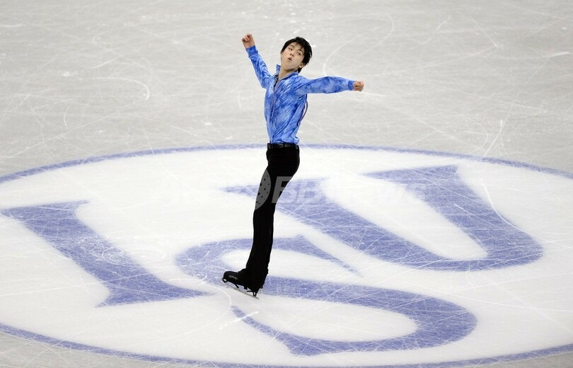 羽生が男子SP歴代最高で首位、GPファイナル