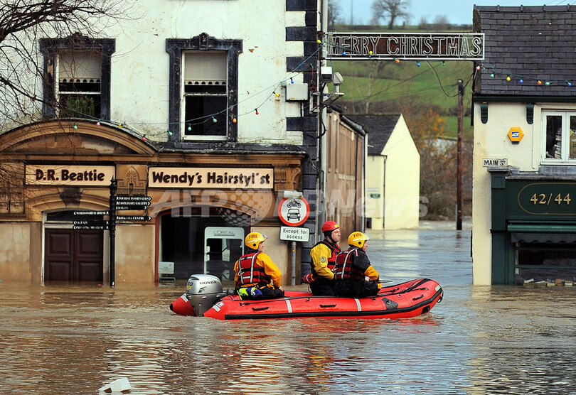 英北部で洪水被害、湖水地方やスコットランドに警報