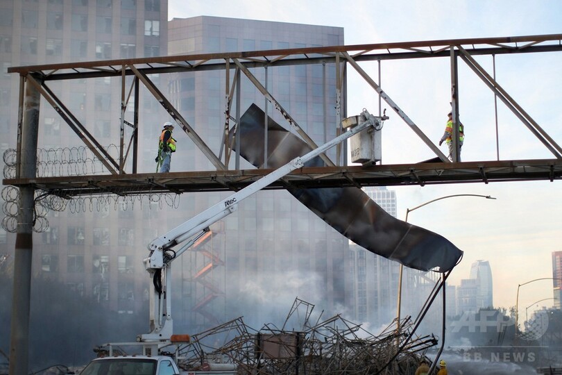 米ロサンゼルスで2件の大規模火災、ビル4棟炎上