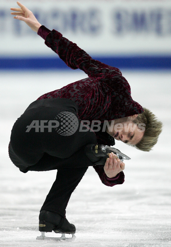バトル 世界フィギュア男子SPで首位に