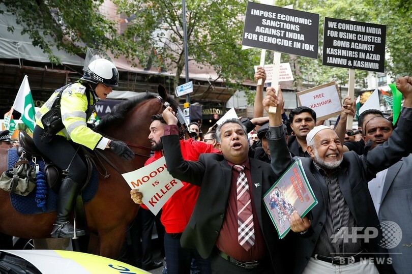 インド側カシミール自治権剥奪問題、英で数千人が抗議