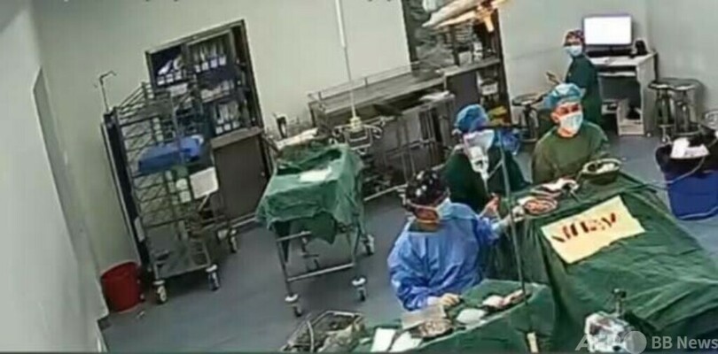 “死神との戦い” 地震のさなかの開頭手術 中国新疆